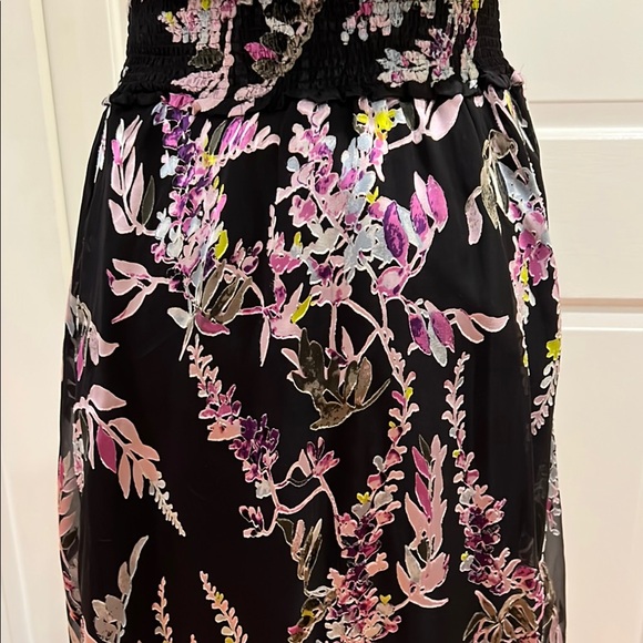 Elegant Black Floral Halter Dress - Picture 3 of 4